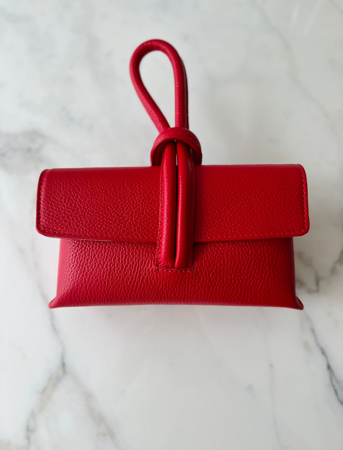 Clutch mit Riemen "Rot"