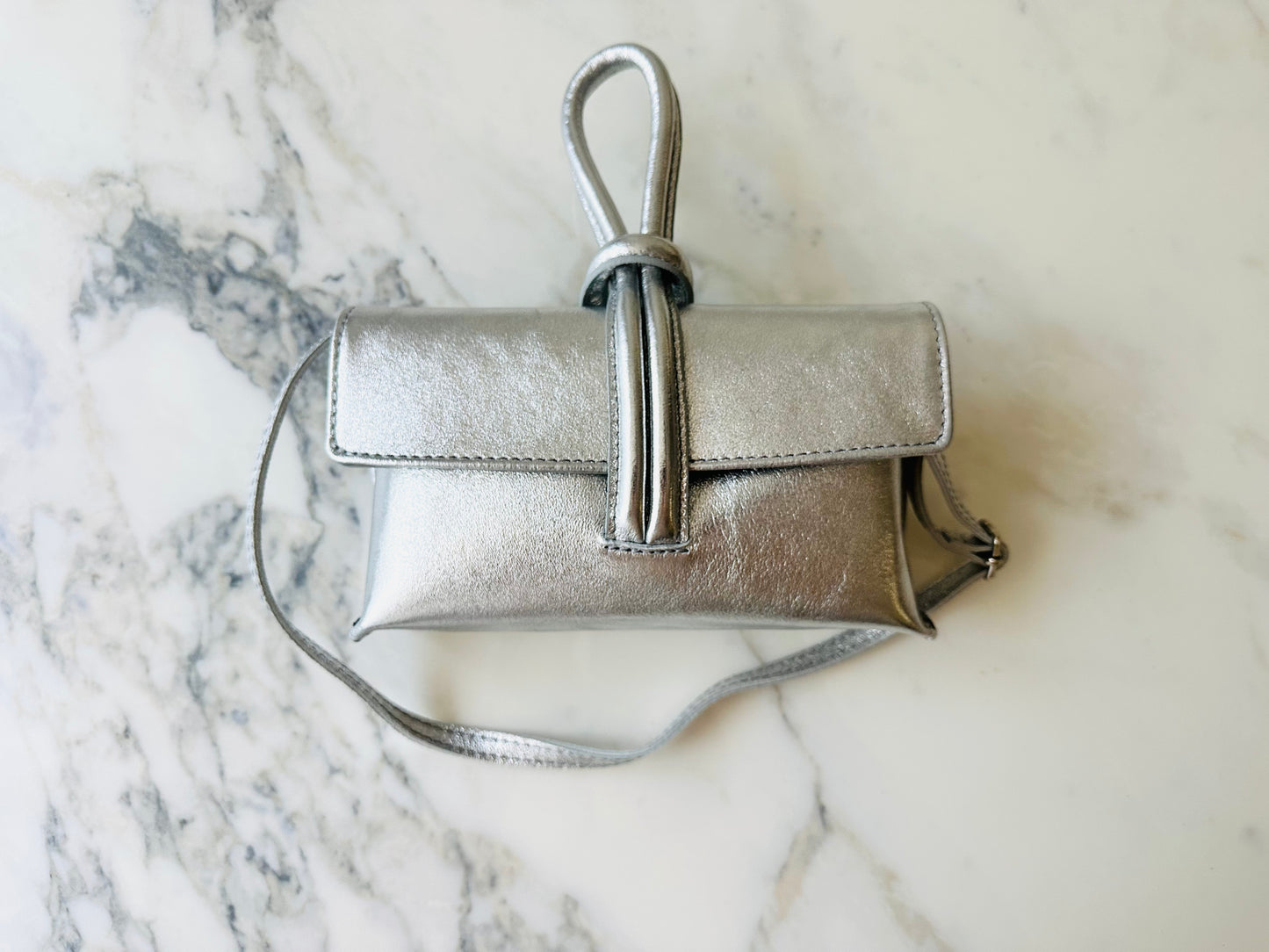 Clutch mit Riemen "Silber