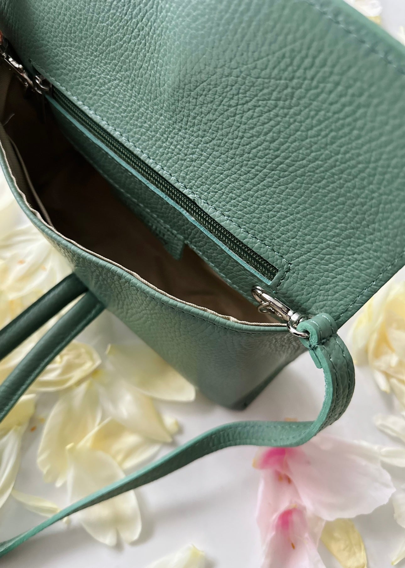 Clutch mit Riemen "Mint"