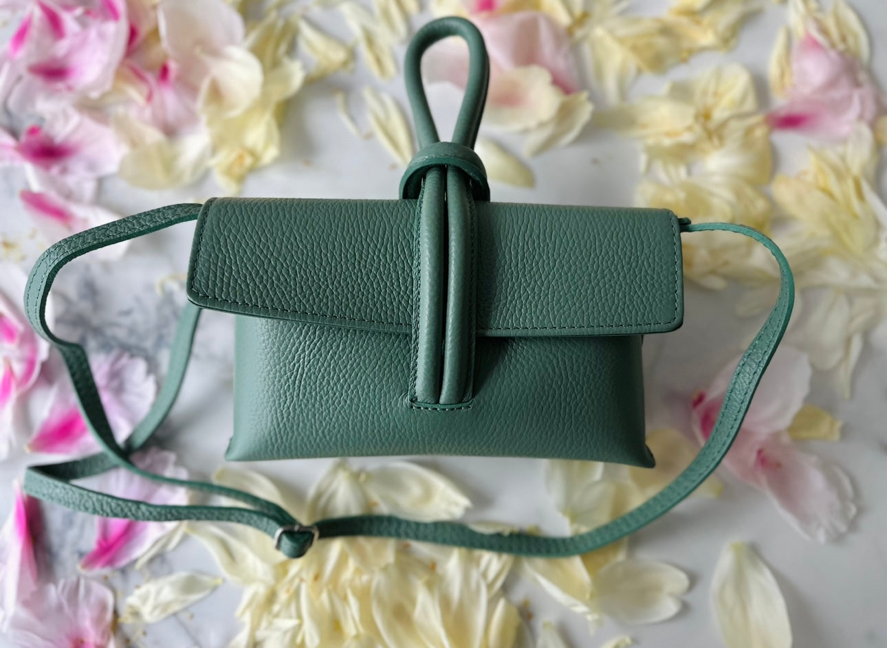 Clutch mit Riemen "Mint"