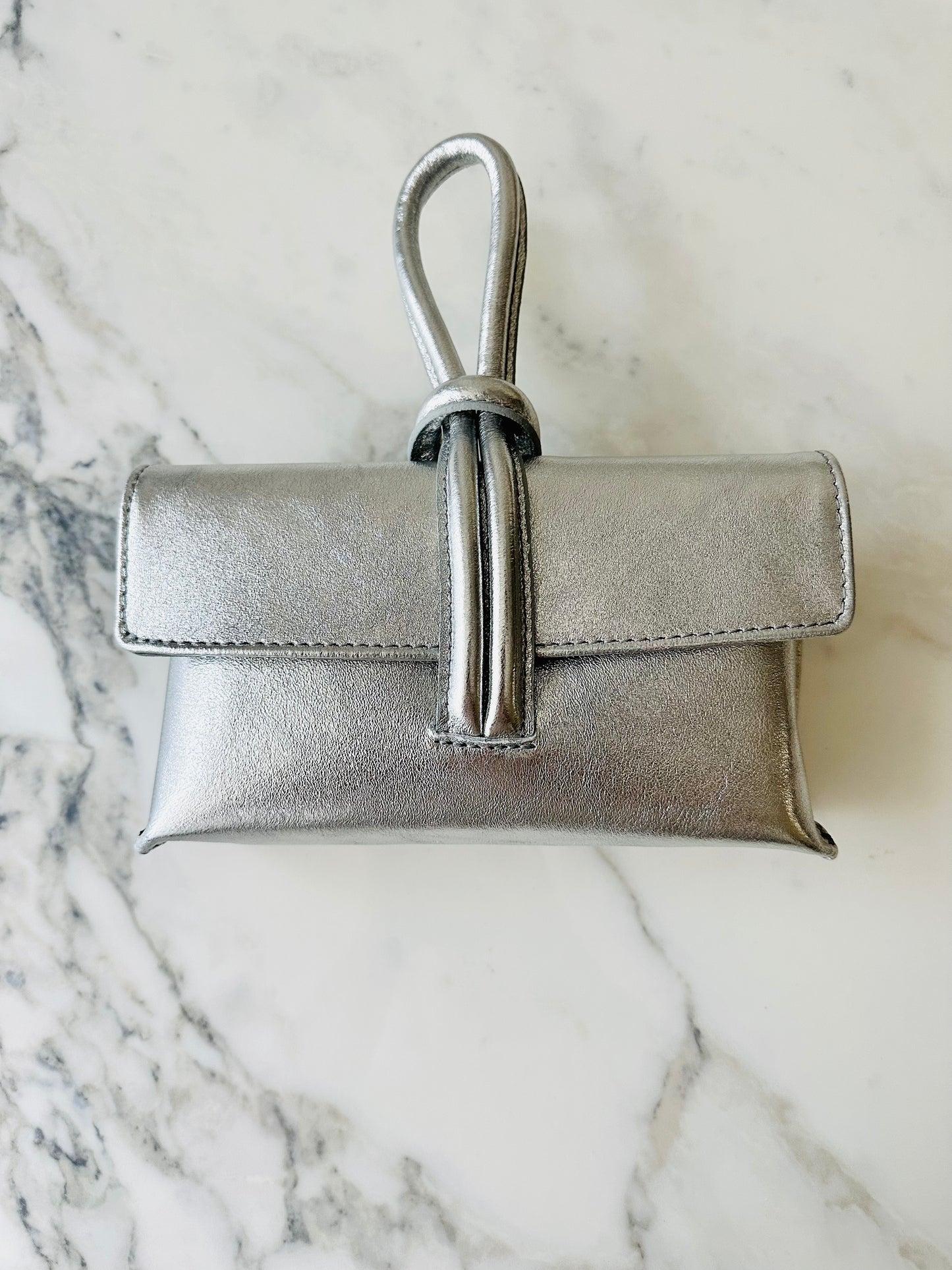 Clutch mit Riemen "Silber