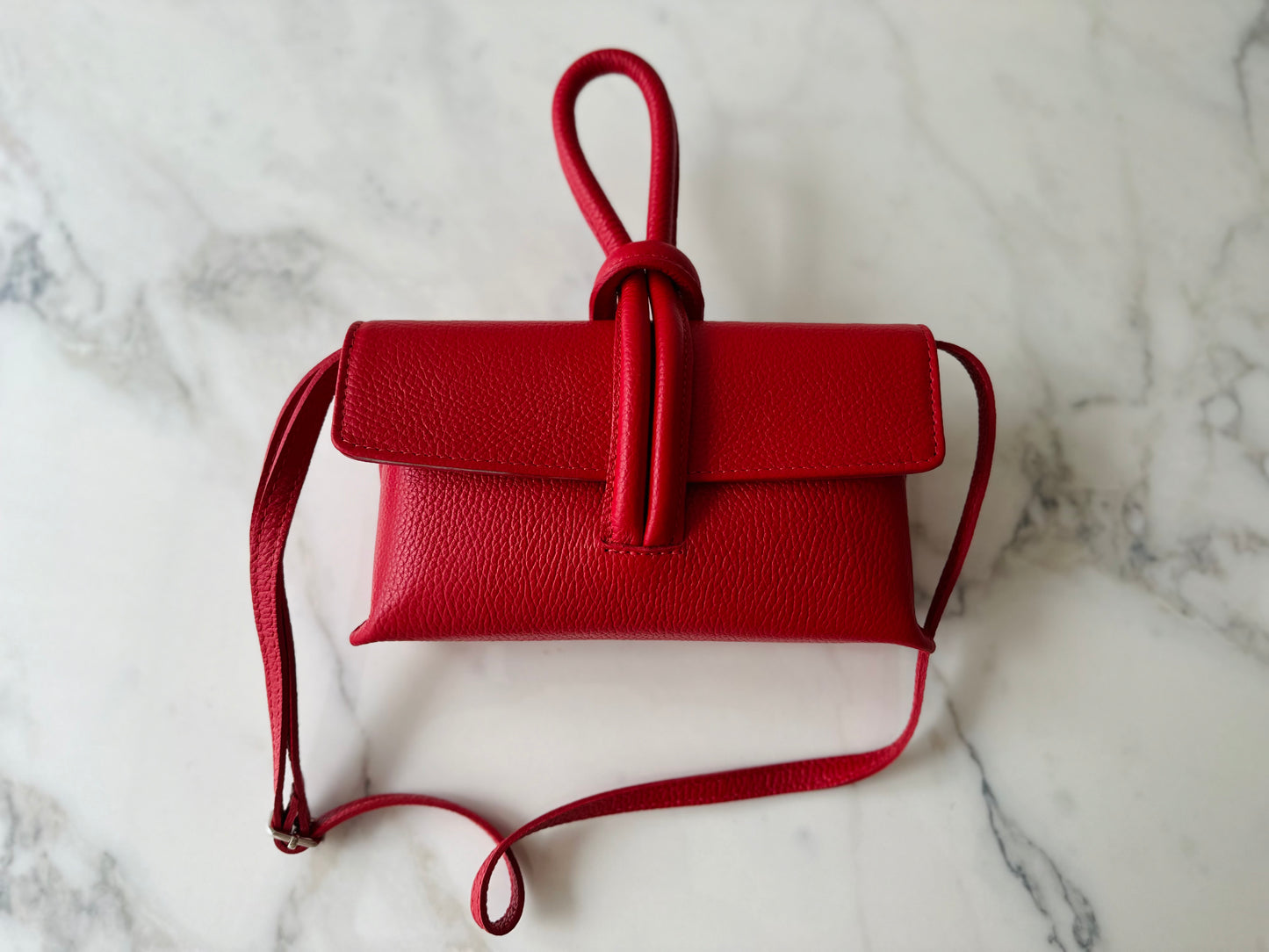 Clutch mit Riemen "Rot"