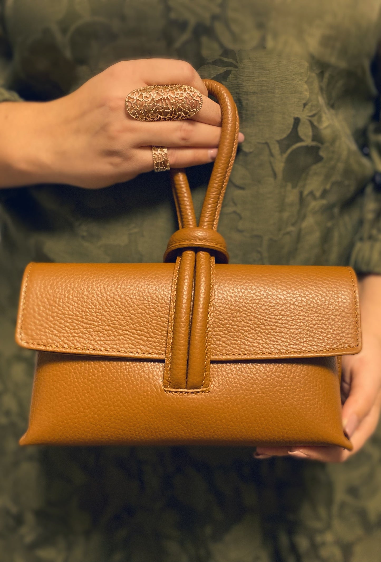 Clutch mit Riemen "Cognac"