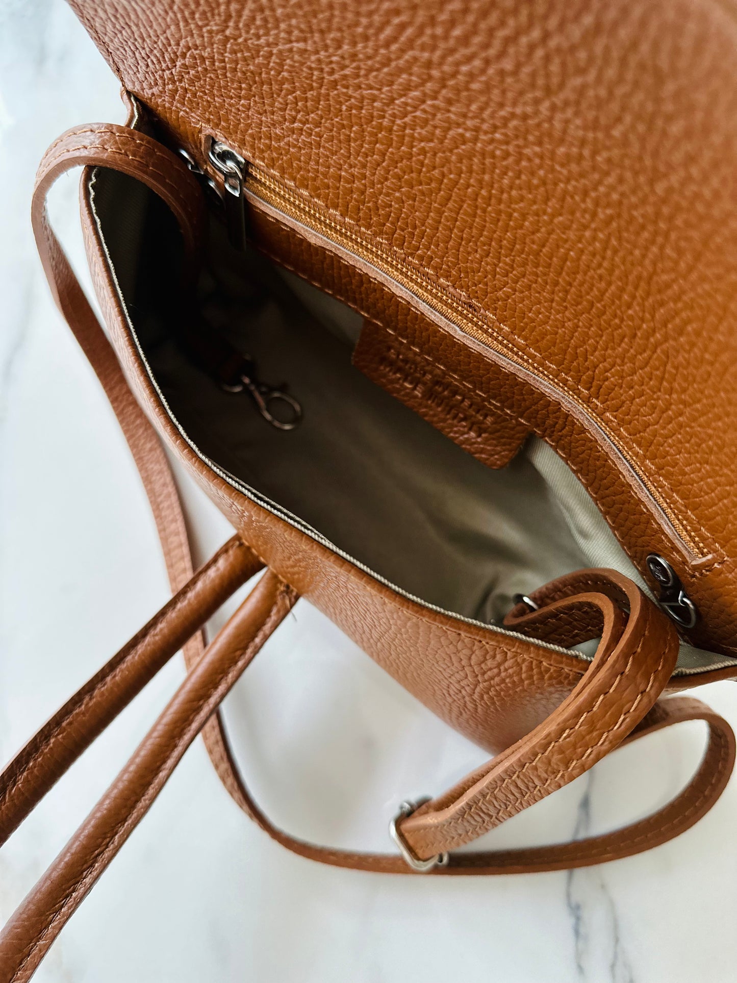 Clutch mit Riemen "Cognac"