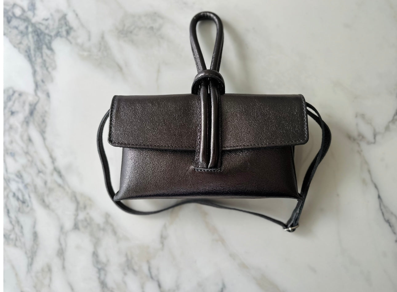 Clutch mit Riemen "Gunmetal"